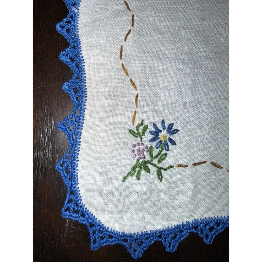 Vintage Embroidered Linen Doily 3 Pc w/ Crochet Trim Floral Dresser Scarf Runner